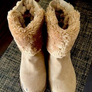 G by Guess 🤎🤎🤎Gashton R Faux Fur Flat Winter Boot Buckle Straps Lace Up Back 7.5